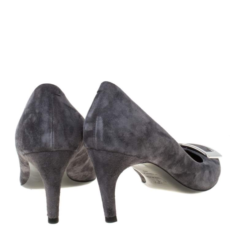 مملوكة مسبقًا Roger Vivier Grey Suede Buckle Pumps Size 40