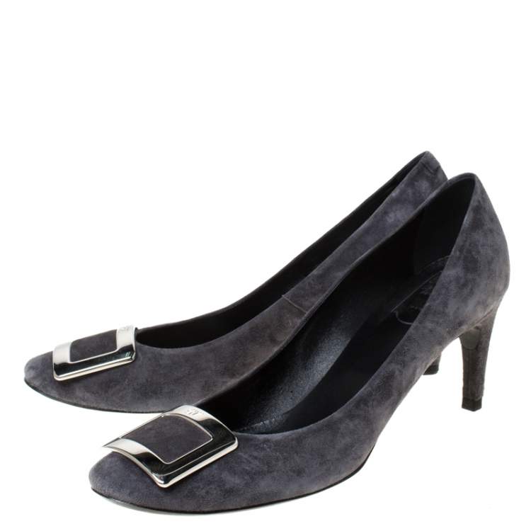 مملوكة مسبقًا Roger Vivier Grey Suede Buckle Pumps Size 40