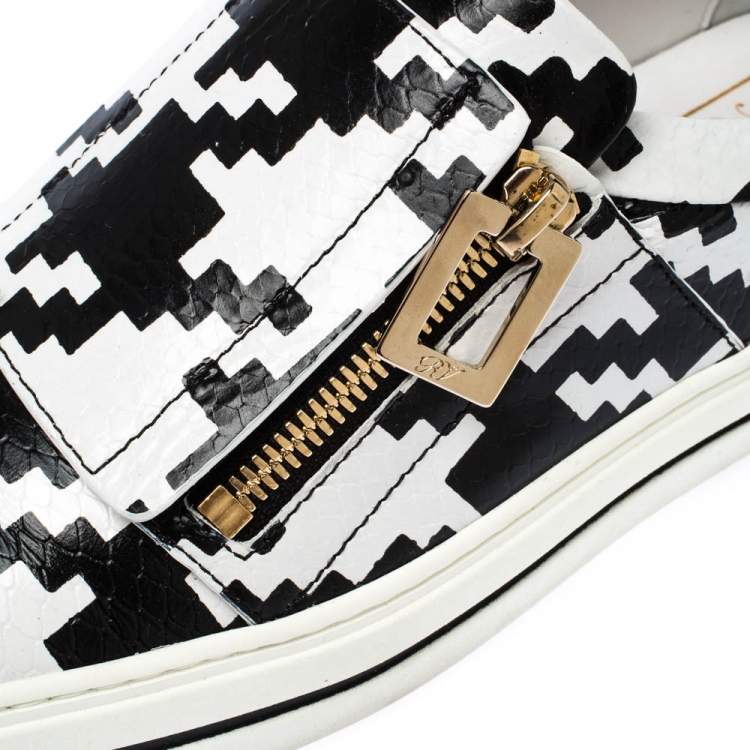 مملوكة مسبقًا Roger Vivier Monochrome Houndstooth Print Python Embossed Leather Viv Slip On Sneakers Size 37