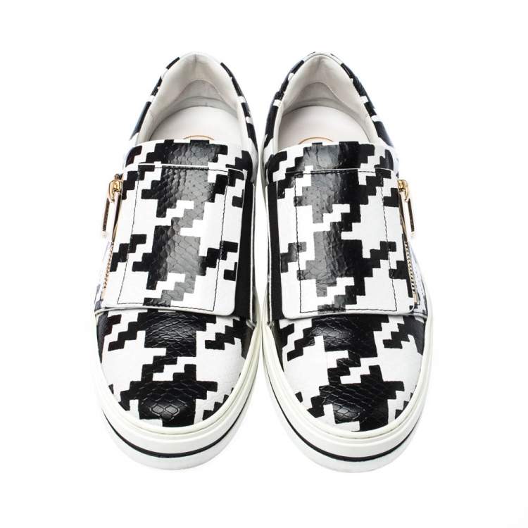 مملوكة مسبقًا Roger Vivier Monochrome Houndstooth Print Python Embossed Leather Viv Slip On Sneakers Size 37