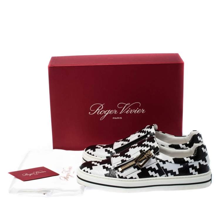 مملوكة مسبقًا Roger Vivier Monochrome Houndstooth Print Python Embossed Leather Viv Slip On Sneakers Size 37