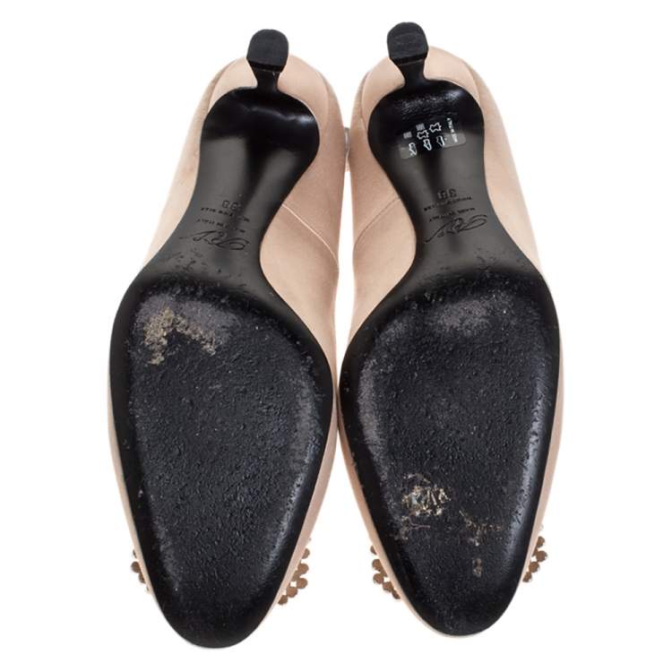 Pre Owned Roger Vivier Beige Satin Crystal Embellished Pumps Size 38