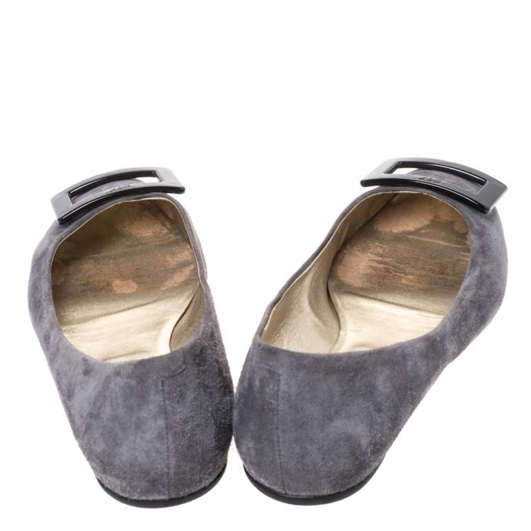 مملوكة مسبقًا Roger Vivier Grey Suede Gommette Ballet Flats Size 39