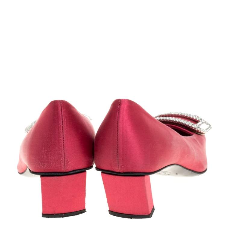 Pre Owned Roger Vivier Pink Satin Belle Vivier Strass Trompette Pumps Size 36.5