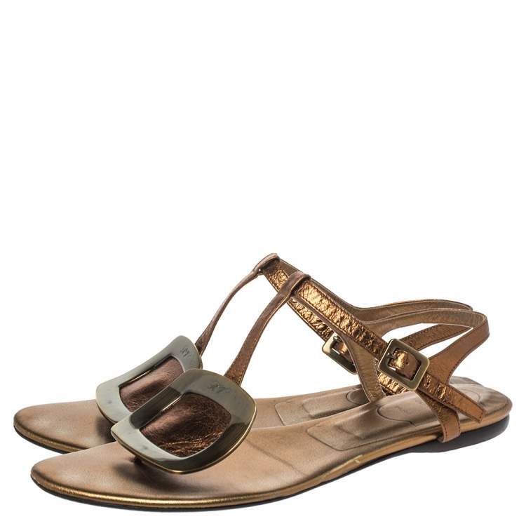 مملوكة مسبقًا Roger Vivier Metallic Bronze Leather Chips Embellished Flat Sandals Size 36