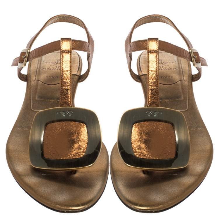 مملوكة مسبقًا Roger Vivier Metallic Bronze Leather Chips Embellished Flat Sandals Size 36