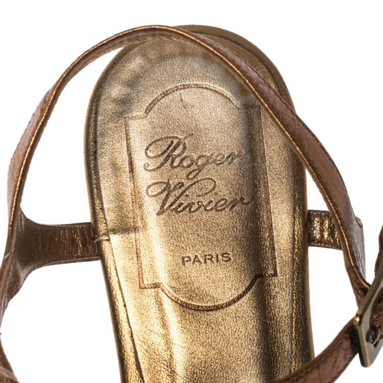 مملوكة مسبقًا Roger Vivier Metallic Bronze Leather Chips Embellished Flat Sandals Size 36