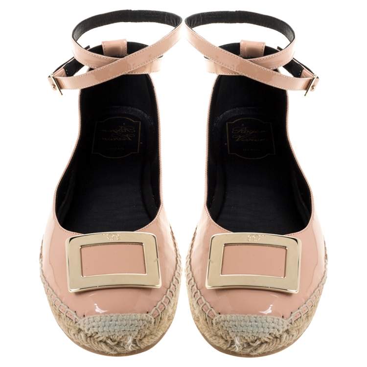 مملوكة مسبقًا Roger Vivier Light Pink Patent Leather Buckle Ankle Wrap Espadrille Flats Size 39.5