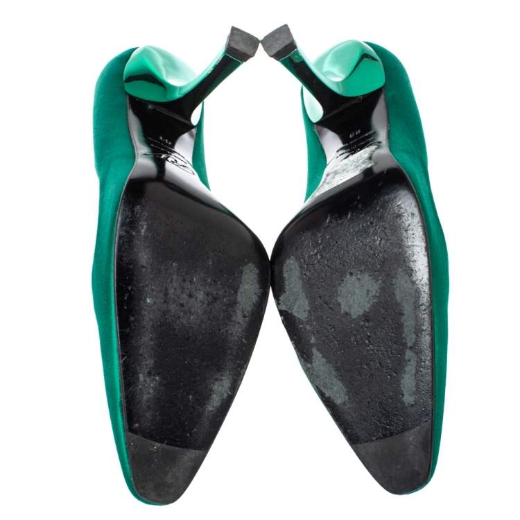 مملوكة مسبقًا Roger Vivier Green Satin Curved Heel Pumps Size 39
