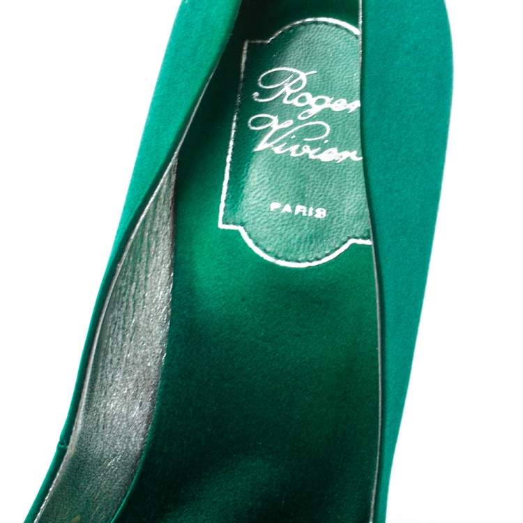 مملوكة مسبقًا Roger Vivier Green Satin Curved Heel Pumps Size 39