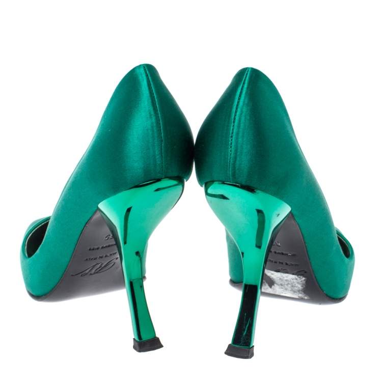 مملوكة مسبقًا Roger Vivier Green Satin Curved Heel Pumps Size 39