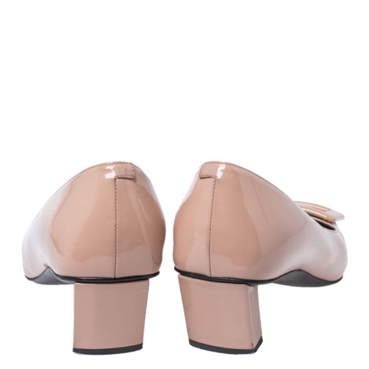 مملوكة مسبقًا Roger Vivier Beige Patent Leather Belle Pumps Size 38.5