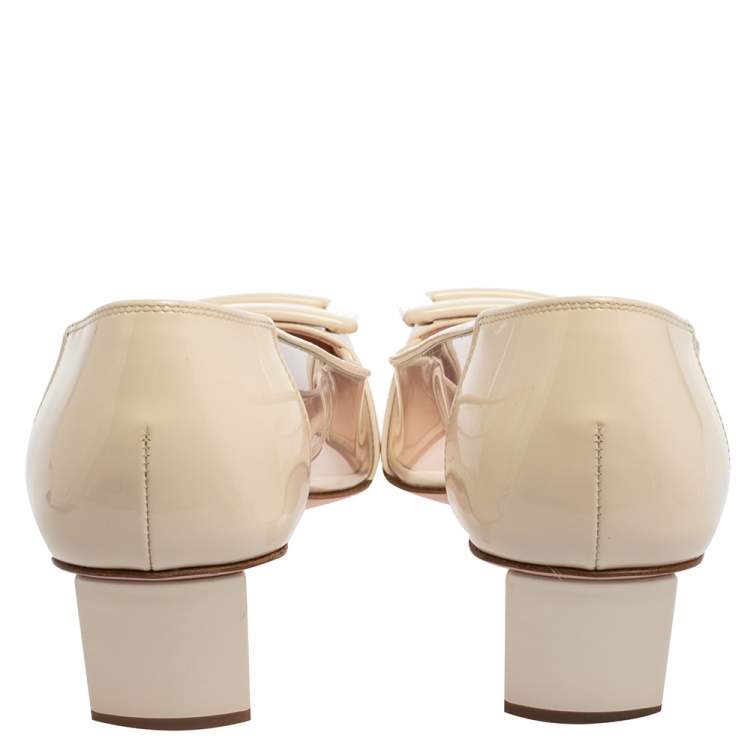 مملوكة مسبقًا Roger Vivier White PVC And Patent Leather Square Toe Pumps Size 39