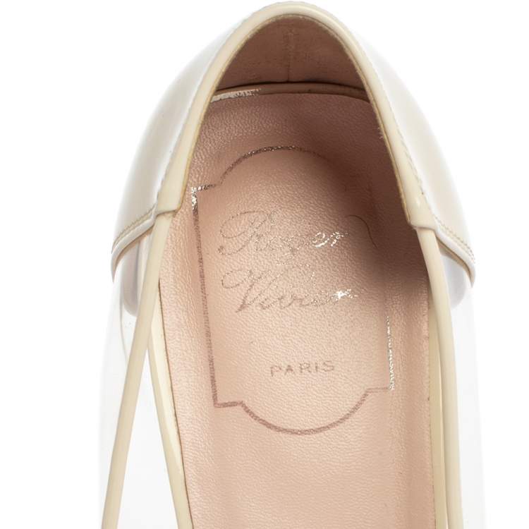 مملوكة مسبقًا Roger Vivier White PVC And Patent Leather Square Toe Pumps Size 39