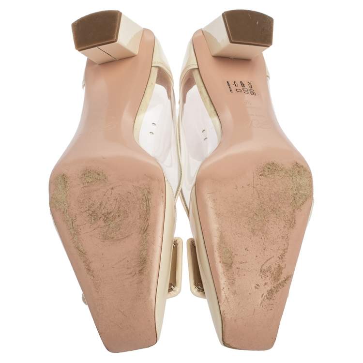 مملوكة مسبقًا Roger Vivier White PVC And Patent Leather Square Toe Pumps Size 39