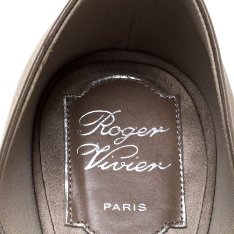 مملوكة مسبقًا Roger Vivier Grey Satin D'orsay Ballet Flats Size 38.5