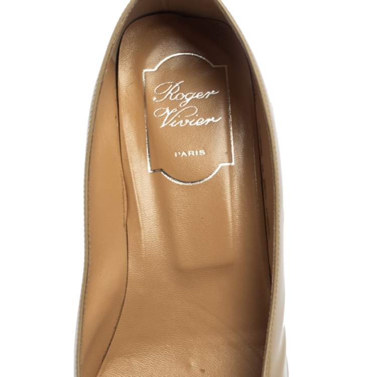 Pre Owned Roger Vivier Beige Patent Leather Belle Pumps Size 37.5