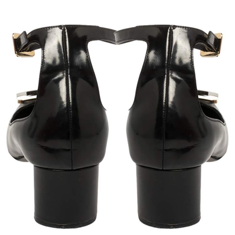 مملوكة مسبقًا Roger Vivier Black Leather Buckle Detail Ankle Strap Pumps Size 38.5