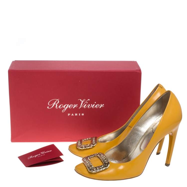 Pre Owned Roger Vivier Yellow Leather Buckle Embellished  Pumps Size 39