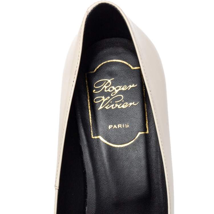 مملوكة مسبقًا Roger Vivier Off White Leather Belle Square Toe Pumps Size 37