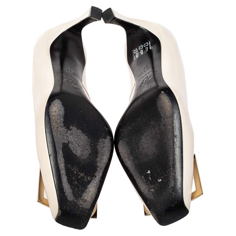 مملوكة مسبقًا Roger Vivier Off White Leather Belle Square Toe Pumps Size 37