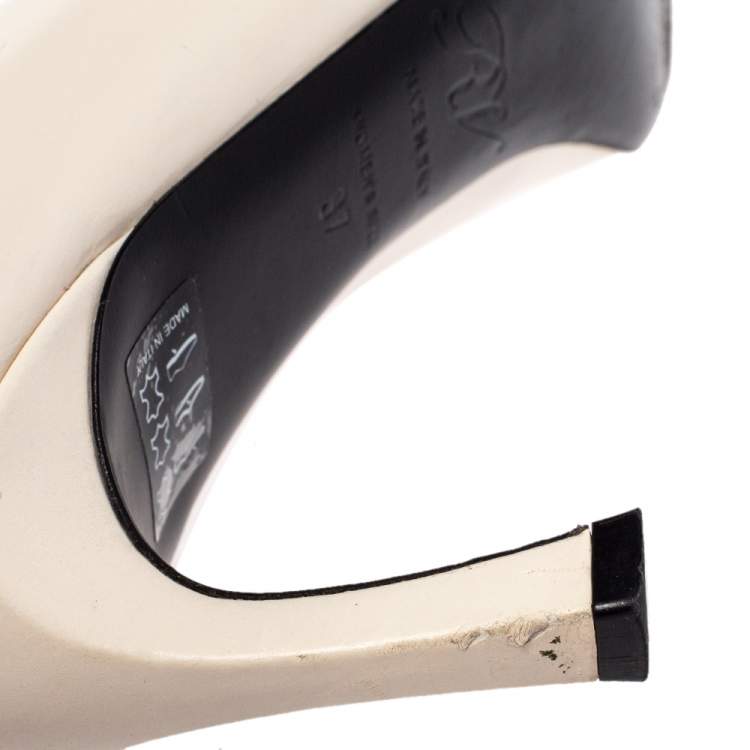 مملوكة مسبقًا Roger Vivier Off White Leather Belle Square Toe Pumps Size 37