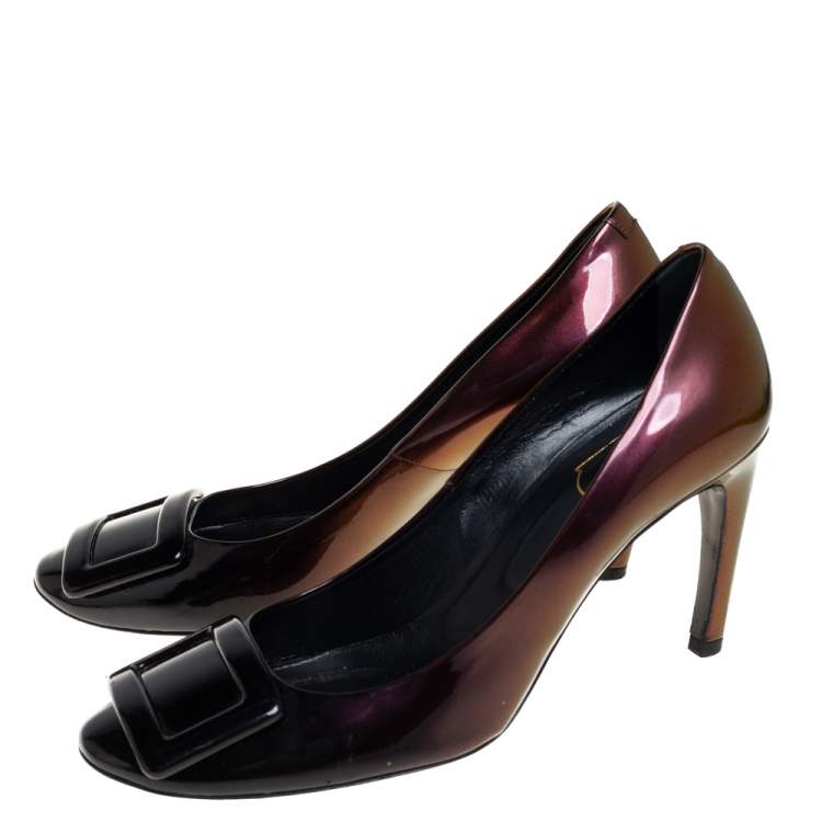 مملوكة مسبقًا Roger Vivier Metallic Multicolor Patent Leather Trompette Pumps Size 38.5