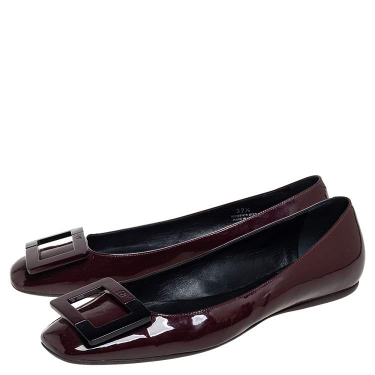 مملوكة مسبقًا Roger Vivier Brown Patent Leather Flats Size 37.5