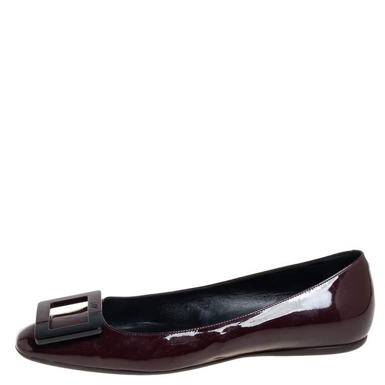 مملوكة مسبقًا Roger Vivier Brown Patent Leather Flats Size 37.5
