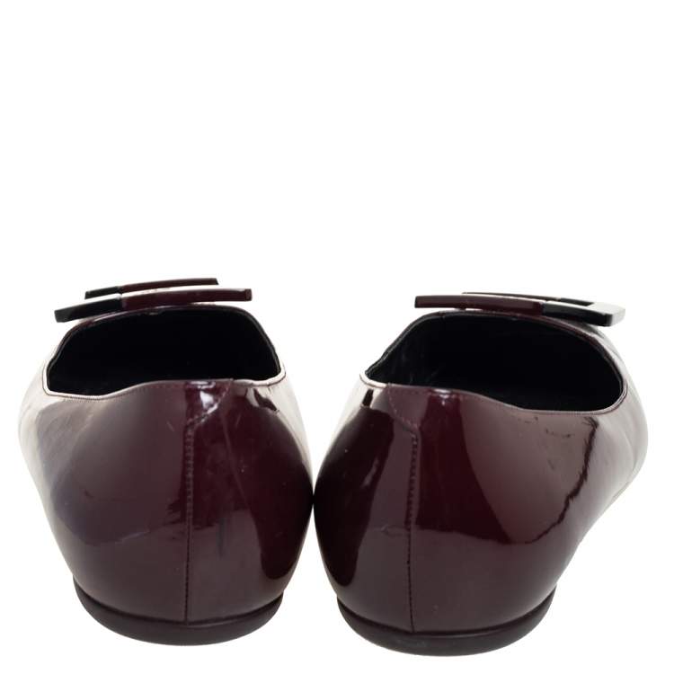 مملوكة مسبقًا Roger Vivier Brown Patent Leather Flats Size 37.5