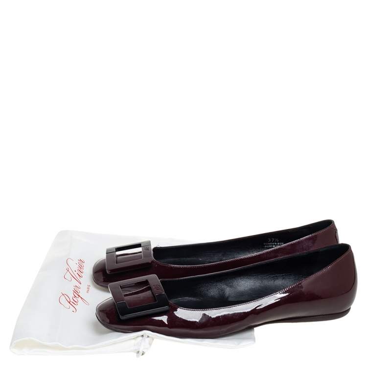 مملوكة مسبقًا Roger Vivier Brown Patent Leather Flats Size 37.5