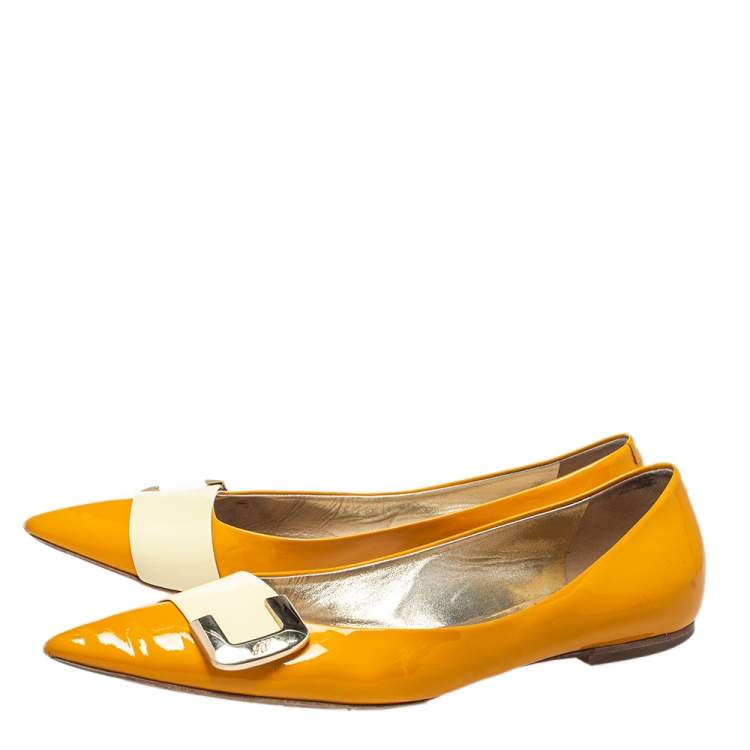 Pre Owned Roger Vivier Yellow/Cream Patent Leather Ballet Flats Size 39