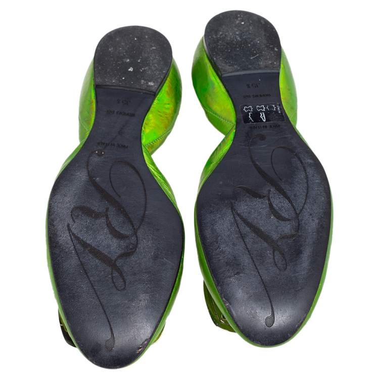Pre Owned Roger Vivier Metallic Green Leather Flats Size 35.5