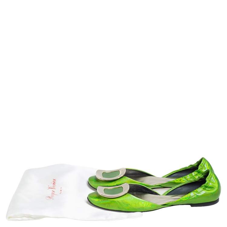 Pre Owned Roger Vivier Metallic Green Leather Flats Size 35.5