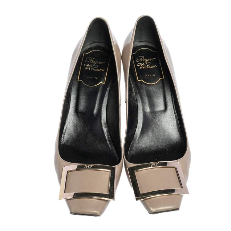 مملوكة مسبقًا Roger Vivier Taupe Leather Trompette Embellished Pumps Size 38