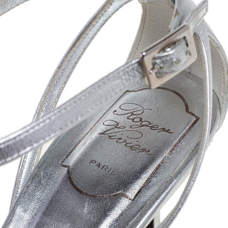 Pre Owned Roger Vivier Silver Leather Faux Pearl Fringe Embellished T Strap Sandals Size 39