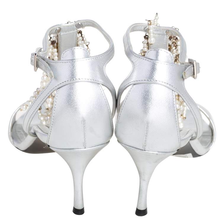 Pre Owned Roger Vivier Silver Leather Faux Pearl Fringe Embellished T Strap Sandals Size 39