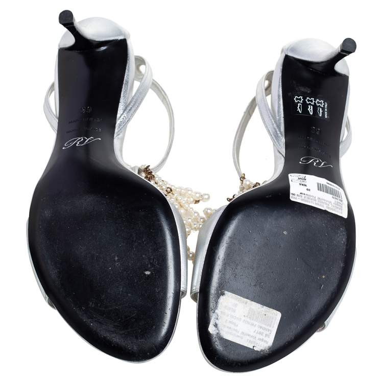 Pre Owned Roger Vivier Silver Leather Faux Pearl Fringe Embellished T Strap Sandals Size 39
