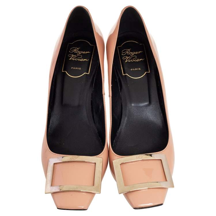 مملوكة مسبقًا Roger Vivier Beige Patent Leather Trompette Pumps Size 38.5