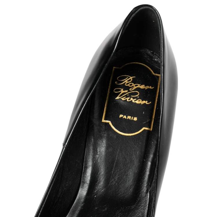مملوكة مسبقًا Roger Vivier Black Leather Gold Embellished Heel Pumps Size 38