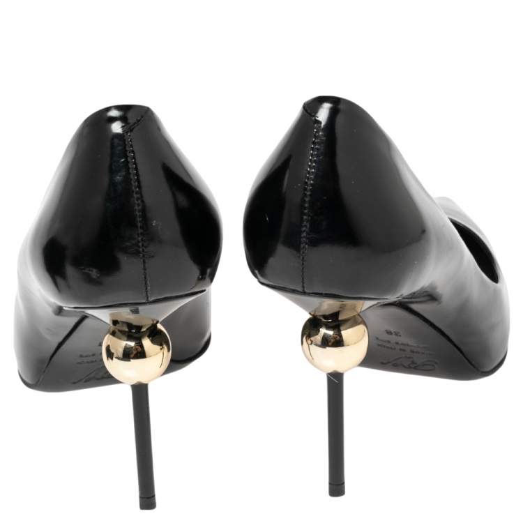 مملوكة مسبقًا Roger Vivier Black Leather Gold Embellished Heel Pumps Size 38