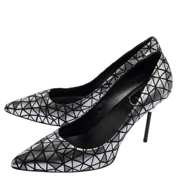 مملوكة مسبقًا Roger Vivier Black/Grey Leather Pointed Toe Pumps Size 38