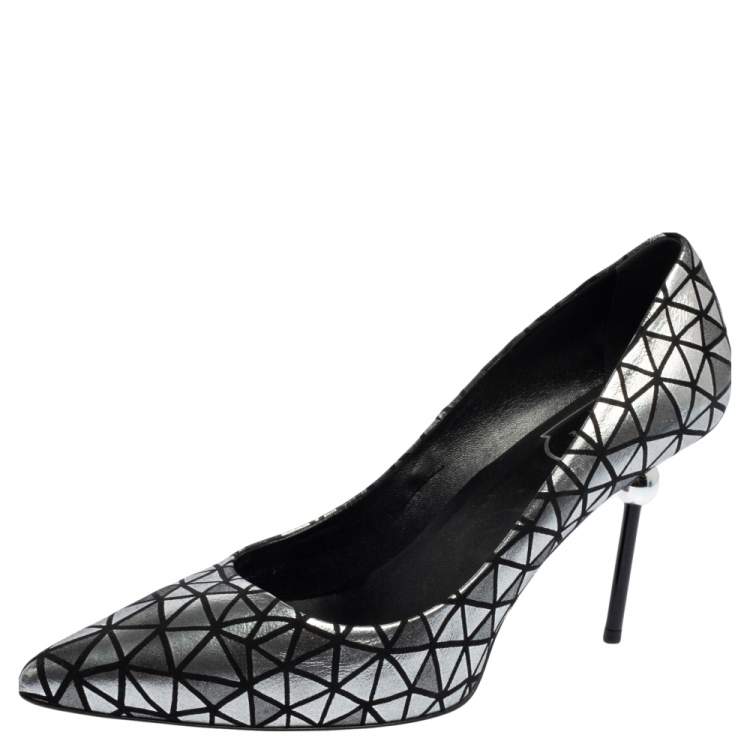 مملوكة مسبقًا Roger Vivier Black/Grey Leather Pointed Toe Pumps Size 38