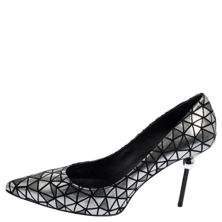 مملوكة مسبقًا Roger Vivier Black/Grey Leather Pointed Toe Pumps Size 38