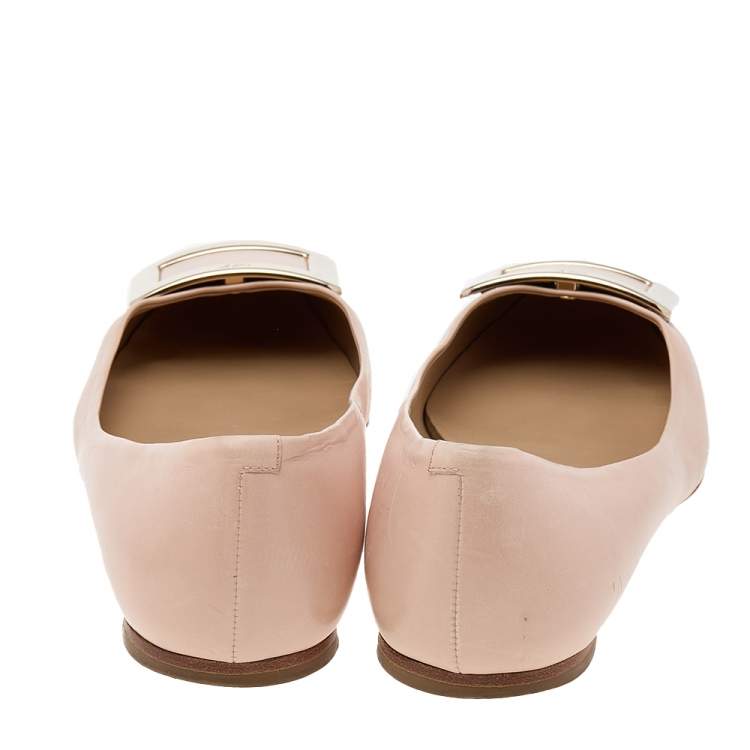 مملوكة مسبقًا Roger Vivier Beige Leather Trompette Ballet Flats Size 38