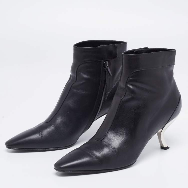 Pre Owned Roger Vivier Black Leather Ankle Booties Size 38