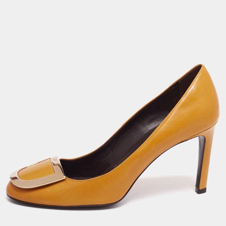Pre Owned Roger Vivier Yellow Leather Ecusson Pumps Size 37