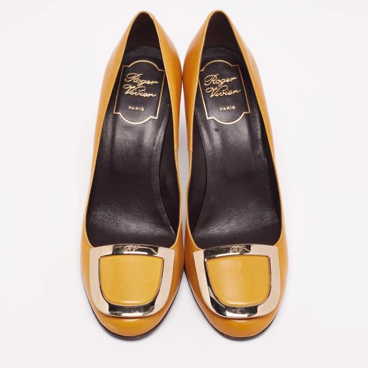 Pre Owned Roger Vivier Yellow Leather Ecusson Pumps Size 37