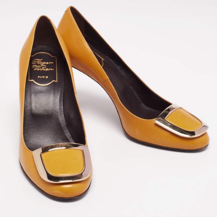 Pre Owned Roger Vivier Yellow Leather Ecusson Pumps Size 37