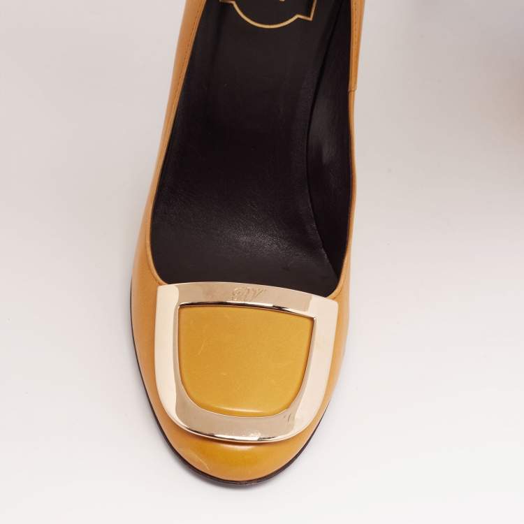 Pre Owned Roger Vivier Yellow Leather Ecusson Pumps Size 37